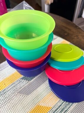 Tupperware Colorful Stackable Plastic Snack Bowls - Neon Mix 4 bowls 4 lids